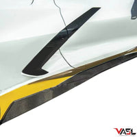 Corvette C8 equipped with VASL Carbon Fiber Side Skirts，highlighting aggressive stance and aerodynamic profile